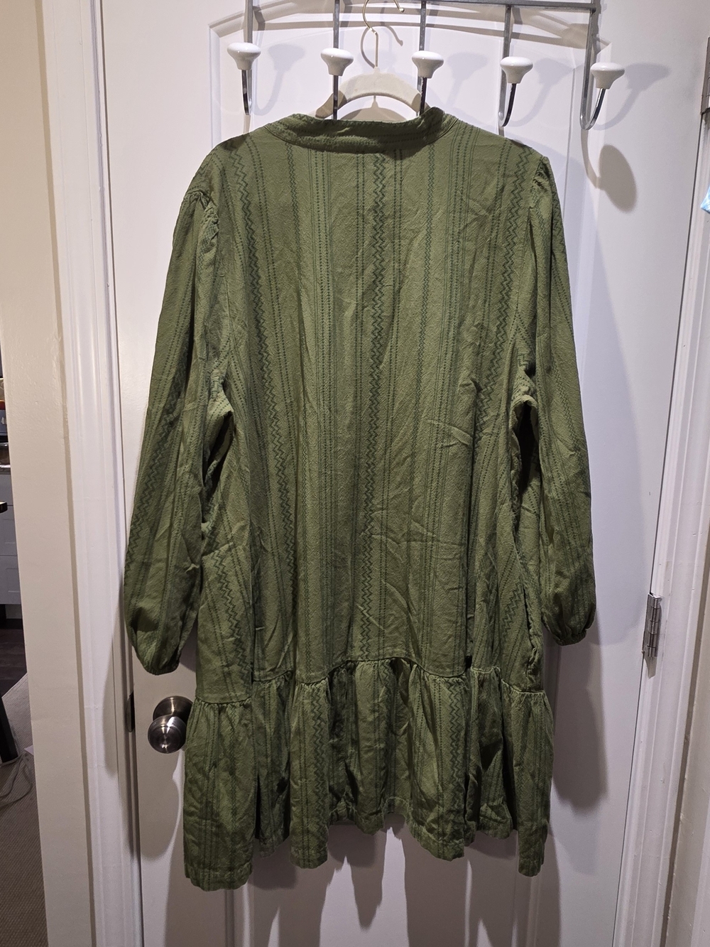 Relaxed Olive Green V-Neck Peasant Tunic - Picture 4 of 4